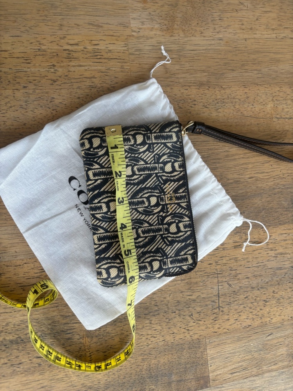 Coach C Bit Chainlink Black & Cream Signature Wristlet with dust bag - Picture 6 of 8
